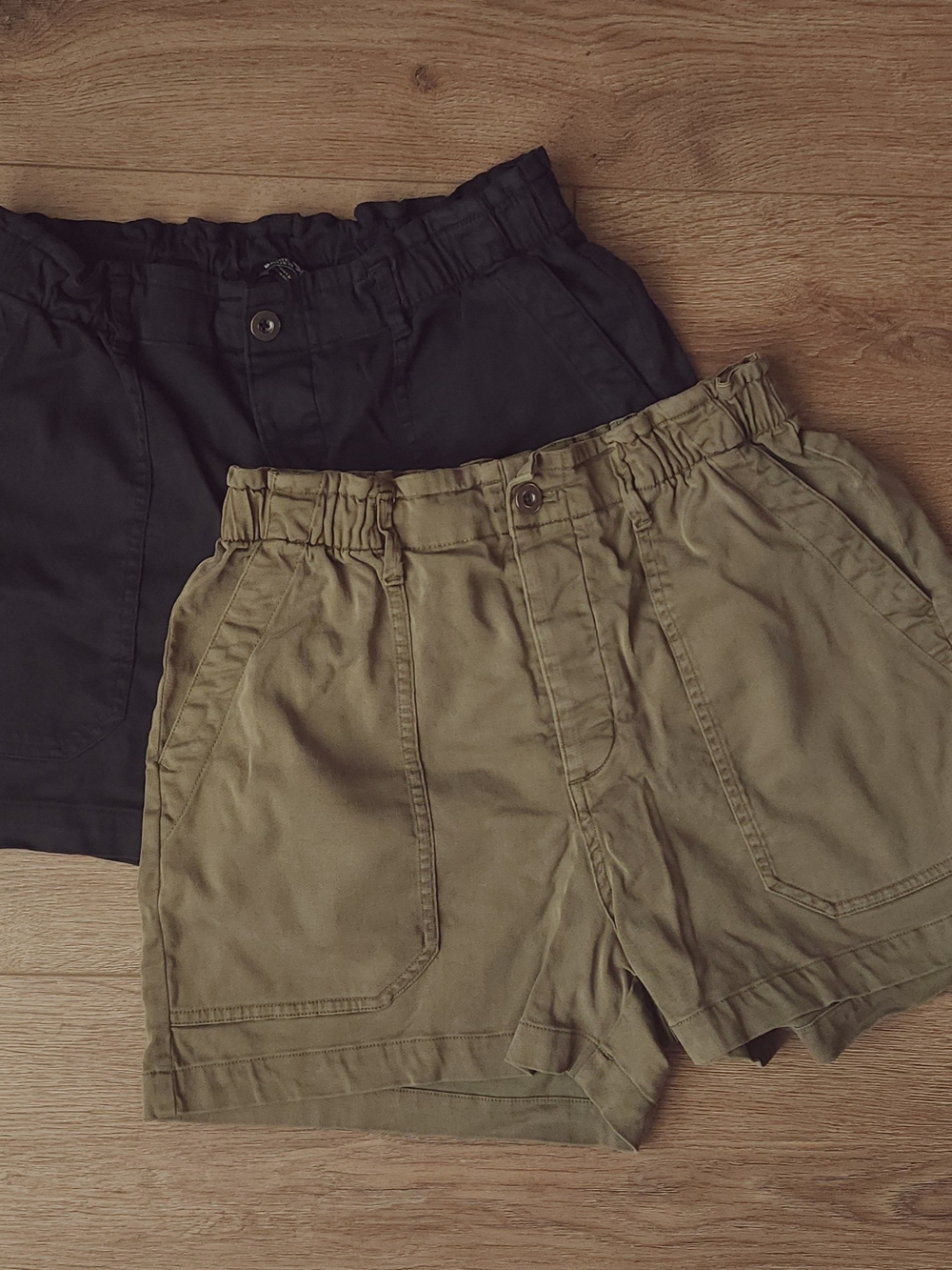 Eddie Bauer Two-Tone Elastic-Waist Cargo Shorts — Black and Olive